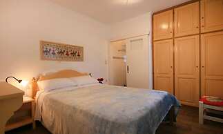 Leonardos Apartments