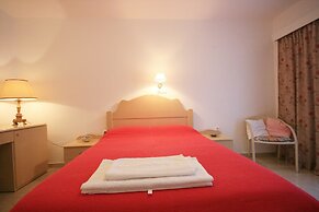 Leonardos Apartments