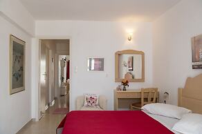 Leonardos Apartments