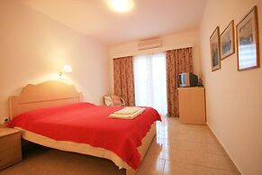 Leonardos Apartments