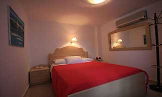 Leonardos Apartments