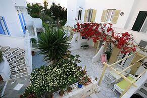 Leonardos Apartments