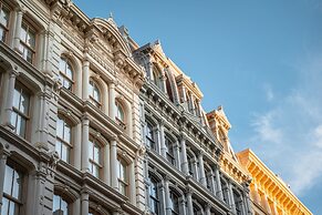 Four Seasons Hotel New York Downtown