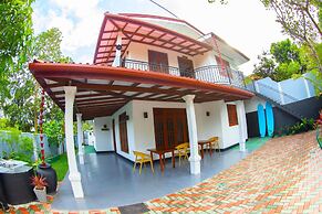 Dinsara Pearl Villa