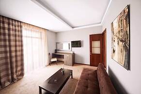 Cruise Hotel