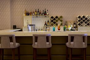 Royce Hotel & Casino