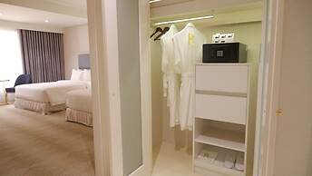 Royce Hotel & Casino