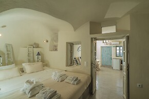 Kaleidoscope Cave Houses Oia