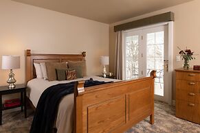 The Oakwood Inn – Adults Only