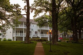 The Oakwood Inn – Adults Only