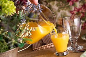 The Oakwood Inn – Adults Only