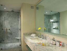 HS HOTSSON Hotel Silao