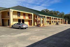 Days Inn & Suites by Wyndham Brewton