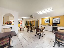 Days Inn & Suites by Wyndham Brewton