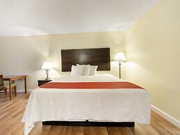 Days Inn & Suites by Wyndham Brewton