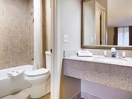 Days Inn & Suites by Wyndham Brewton