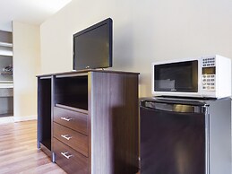 Days Inn & Suites by Wyndham Brewton