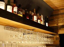 Kyou Bar Lounge & Inn