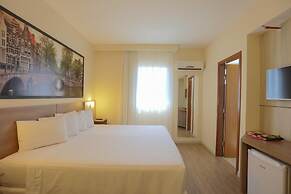 Hotel Amsterdam Montes Claros