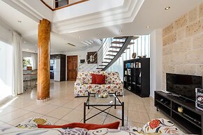 Villa Los Cuatro Arcos