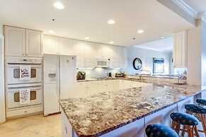 Deluxe Condo at the heart of Main Beach by RedAwning