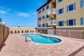 Deluxe Condo at the heart of Main Beach by RedAwning