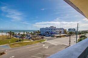 Deluxe Condo at the heart of Main Beach by RedAwning