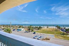 Deluxe Condo at the heart of Main Beach by RedAwning