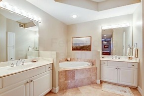 Deluxe Condo at the heart of Main Beach by RedAwning