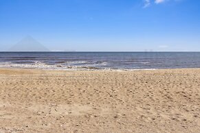 Charming Oceanfront Beach House by RedAwning