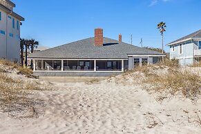 Charming Oceanfront Beach House by RedAwning