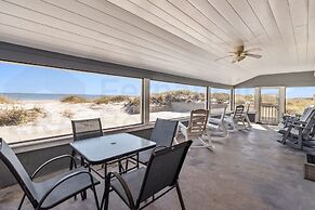 Charming Oceanfront Beach House by RedAwning