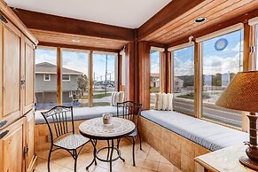 Oceanfront Pet Friendly Unit by RedAwning