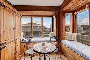 Oceanfront Pet Friendly Unit by RedAwning