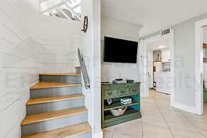 South Fletcher Spacious Family Friendly Home by RedAwning