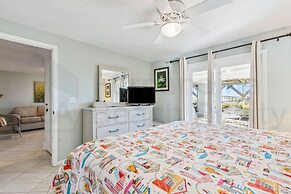 South Fletcher Spacious Family Friendly Home by RedAwning