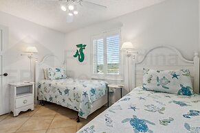 South Fletcher Spacious Family Friendly Home by RedAwning