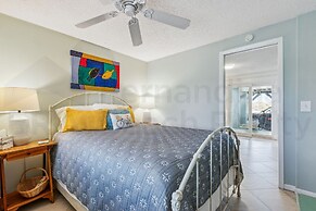 South Fletcher Spacious Family Friendly Home by RedAwning