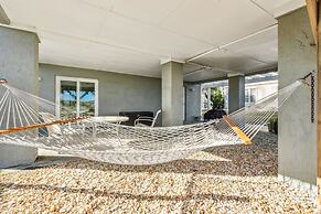 South Fletcher Spacious Family Friendly Home by RedAwning