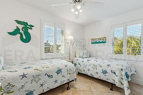 South Fletcher Spacious Family Friendly Home by RedAwning