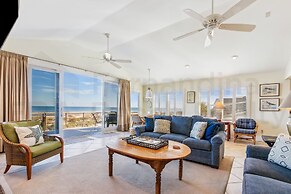 South Fletcher Spacious Family Friendly Home by RedAwning