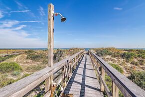 South Fletcher Spacious Family Friendly Home by RedAwning