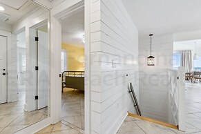 South Fletcher Spacious Family Friendly Home by RedAwning