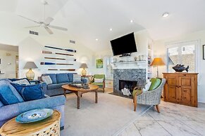 South Fletcher Spacious Family Friendly Home by RedAwning