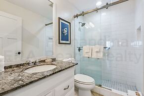 South Fletcher Spacious Family Friendly Home by RedAwning