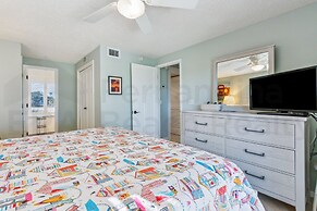 South Fletcher Spacious Family Friendly Home by RedAwning