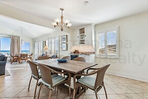 South Fletcher Spacious Family Friendly Home by RedAwning