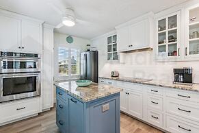 South Fletcher Spacious Family Friendly Home by RedAwning