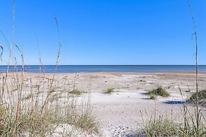 South Fletcher Spacious Family Friendly Home by RedAwning