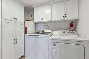 South Fletcher Spacious Family Friendly Home by RedAwning